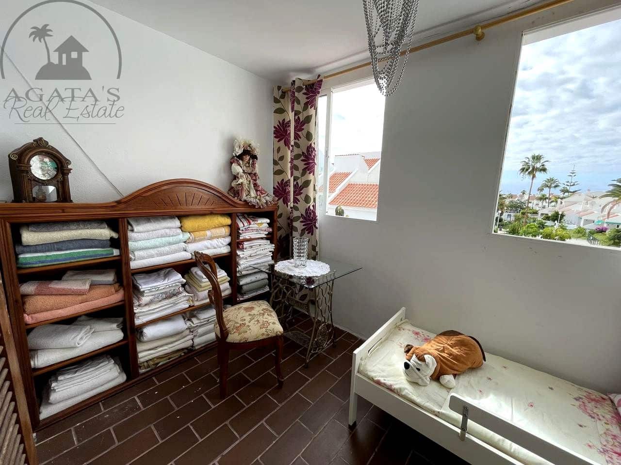 6 bedroom Bungalow for sale in Costa Adeje with pool - € 650,000 (Ref: 9488580)