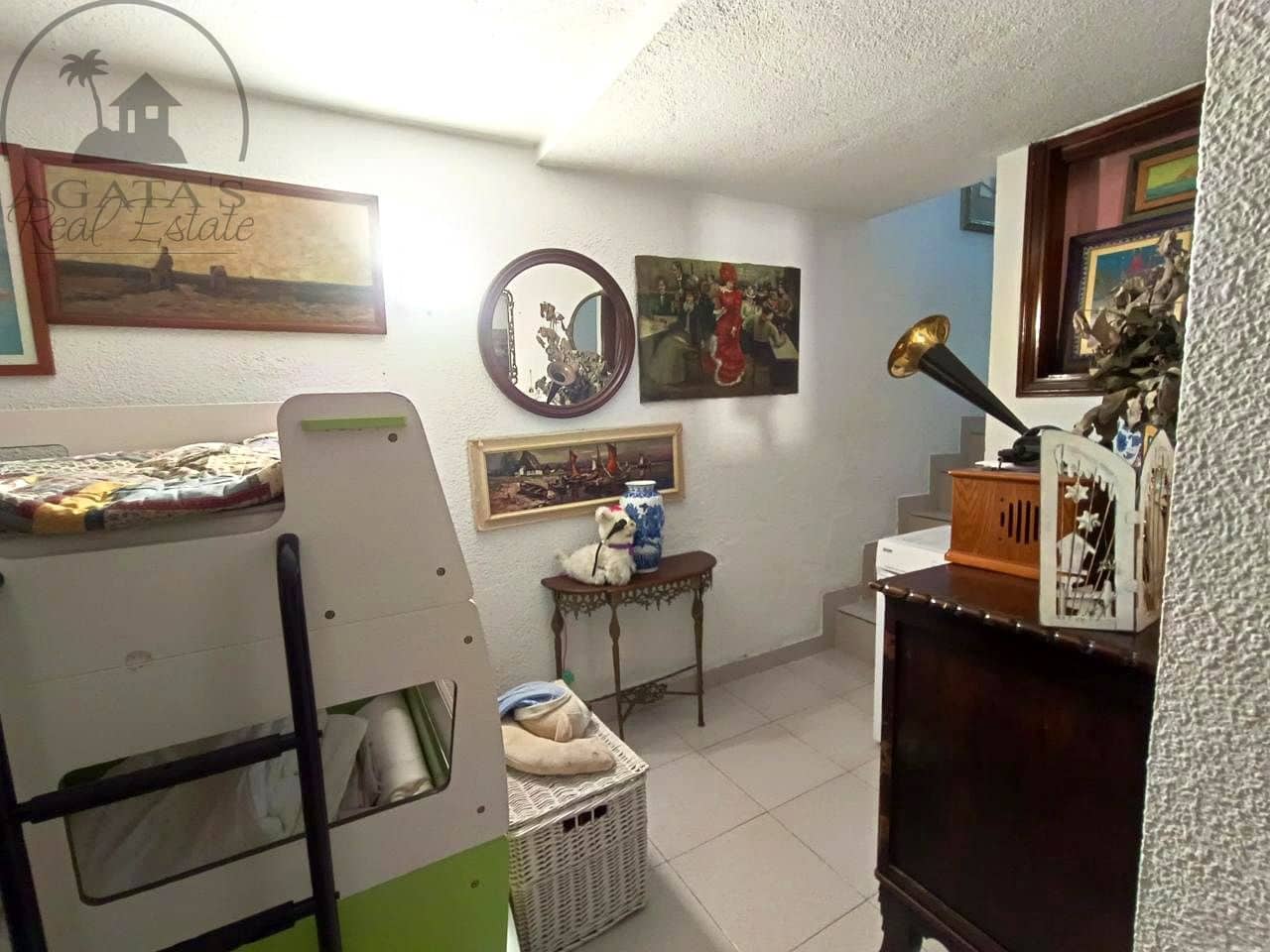 6 bedroom Bungalow for sale in Costa Adeje with pool - € 650,000 (Ref: 9488580)