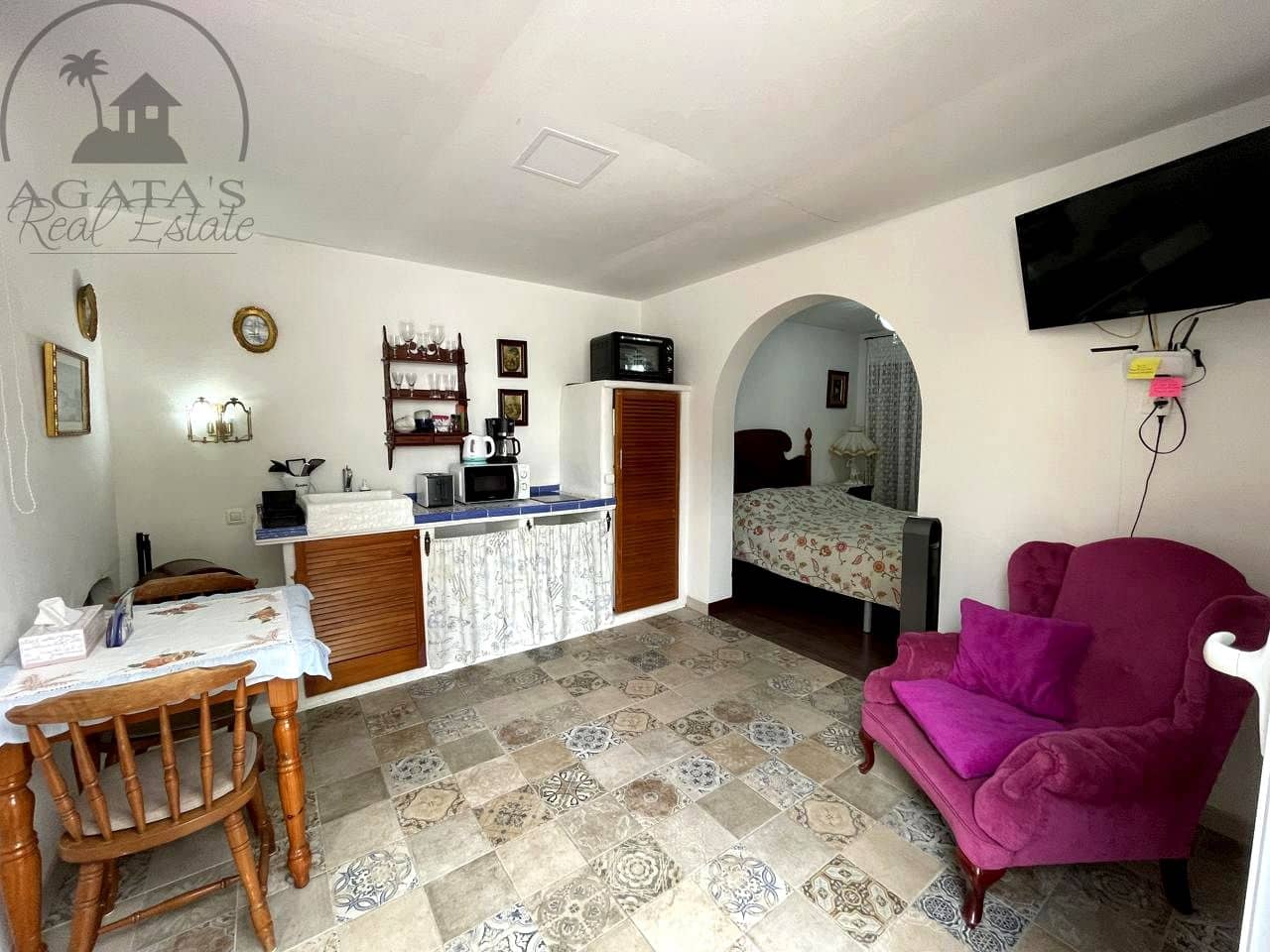 6 bedroom Bungalow for sale in Costa Adeje with pool - € 650,000 (Ref: 9488580)