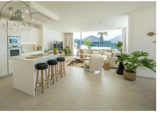 4 soveværelse Villa til salg i San Eugenio Bajo, Adeje med swimmingpool - € 1.912.900 (Ref: 9494242)