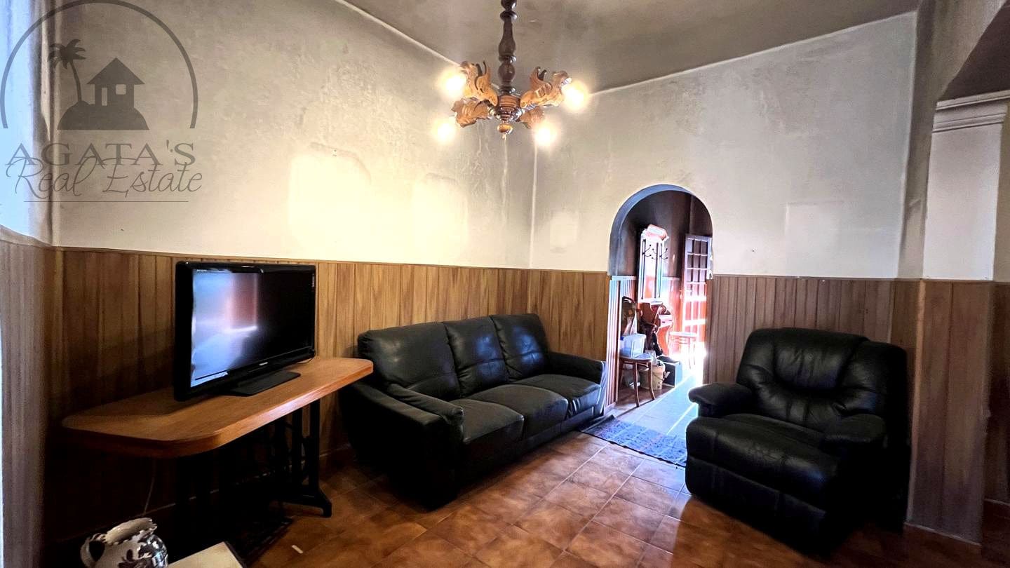 4 slaapkamer Villa te koop in Icod de los Vinos met garage - € 240.000 (Ref: 9498026)