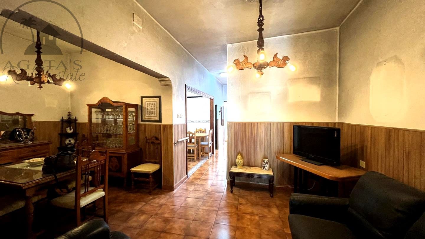 4 slaapkamer Villa te koop in Icod de los Vinos met garage - € 240.000 (Ref: 9498026)