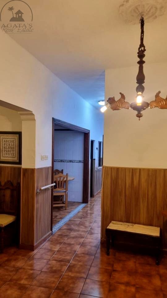 4 bedroom Villa for sale in Icod de los Vinos with garage - € 240,000 (Ref: 9498026)