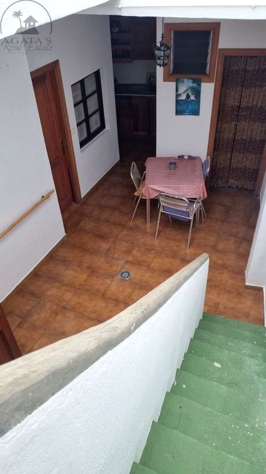 4 bedroom Villa for sale in Icod de los Vinos with garage - € 240,000 (Ref: 9498026)