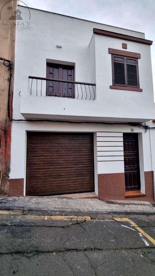 4 bedroom Villa for sale in Icod de los Vinos with garage - € 240,000 (Ref: 9498026)