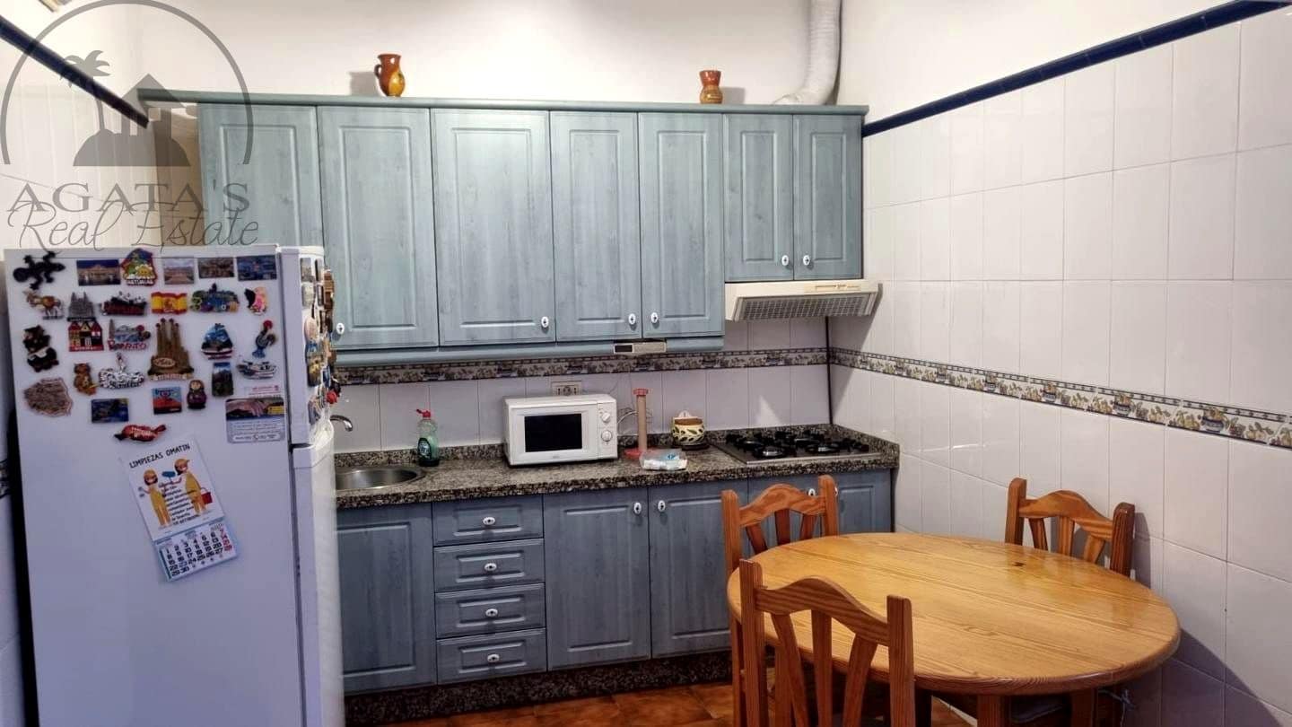 4 bedroom Villa for sale in Icod de los Vinos with garage - € 240,000 (Ref: 9498026)