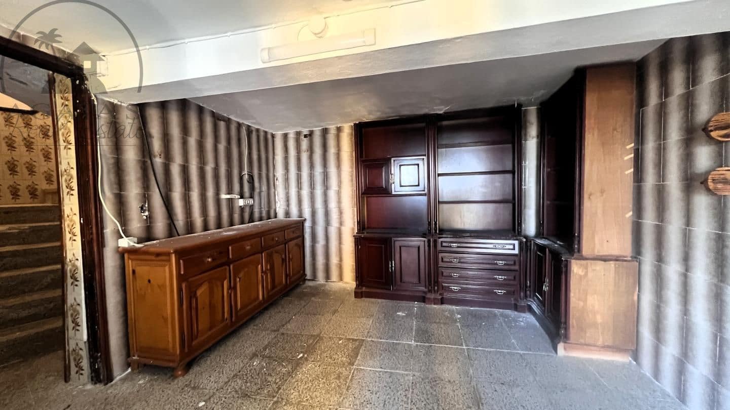 4 bedroom Villa for sale in Icod de los Vinos - € 215,000 (Ref: 9498027)