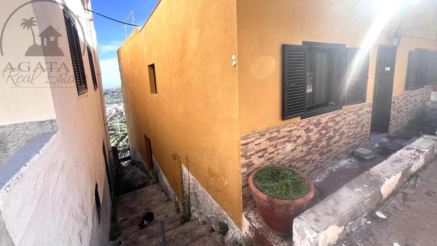 4 bedroom Villa for sale in Icod de los Vinos - € 215,000 (Ref: 9498027)