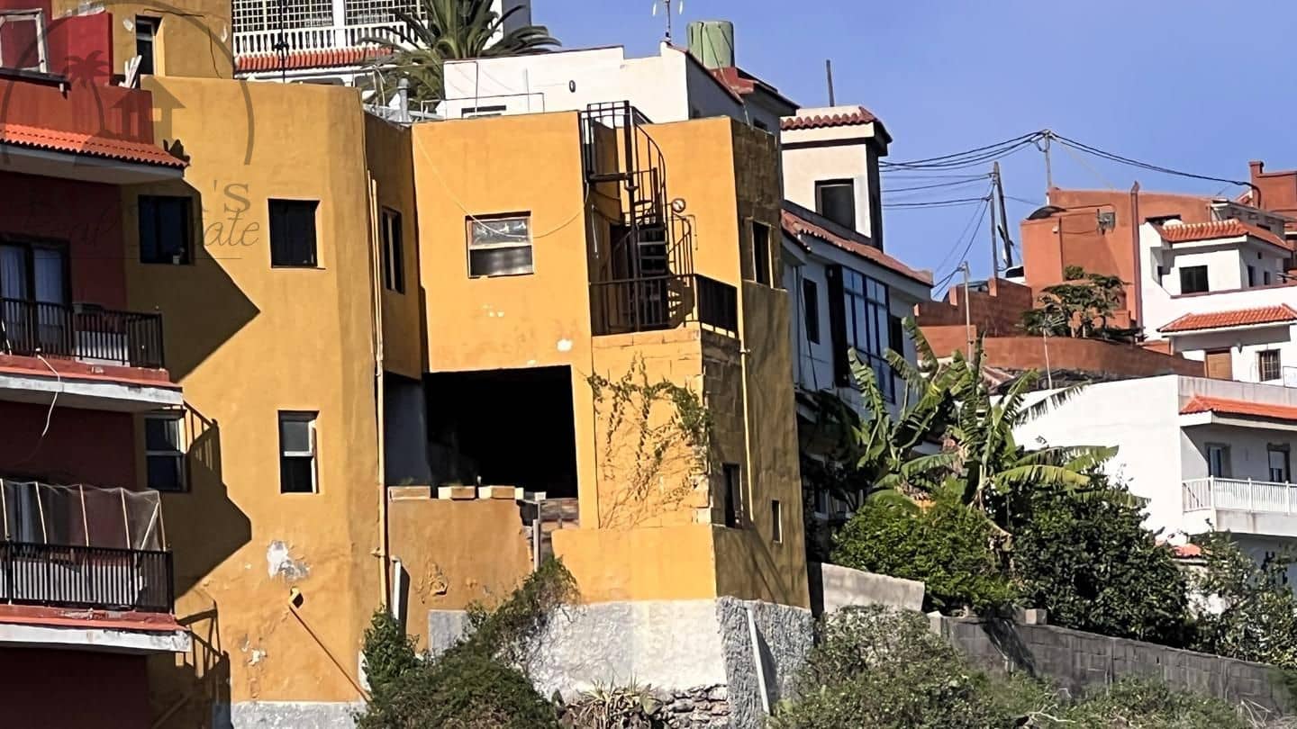 4 bedroom Villa for sale in Icod de los Vinos - € 215,000 (Ref: 9498027)