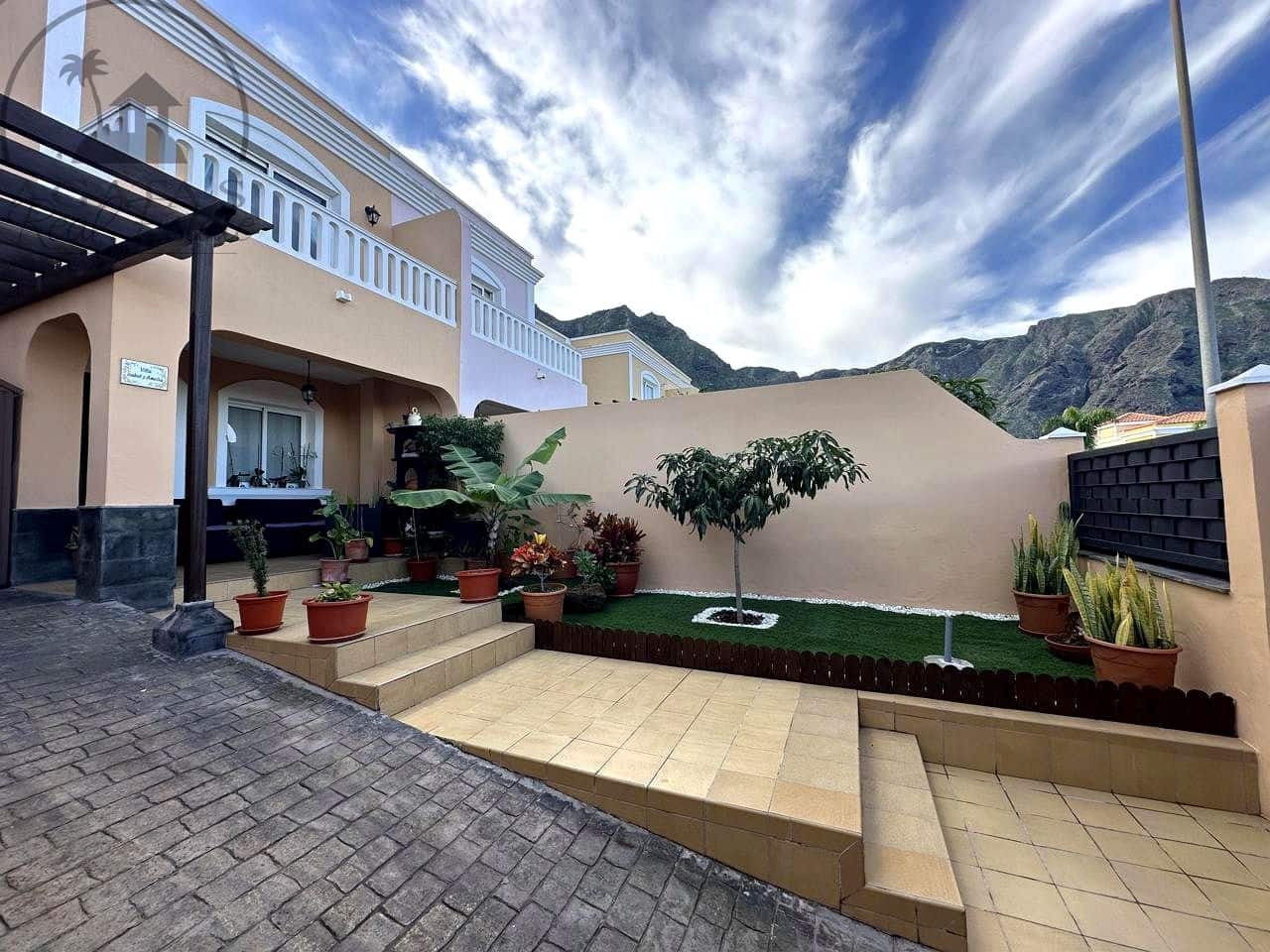 3 bedroom Villa for sale in Buenavista del Norte with pool garage - € 350,000 (Ref: 9501786)