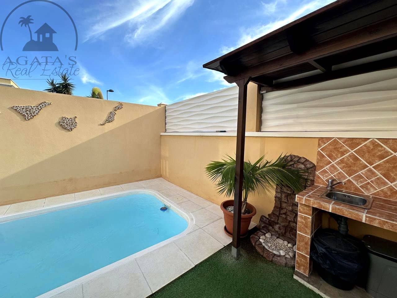 3 bedroom Villa for sale in Buenavista del Norte with pool garage - € 350,000 (Ref: 9501786)