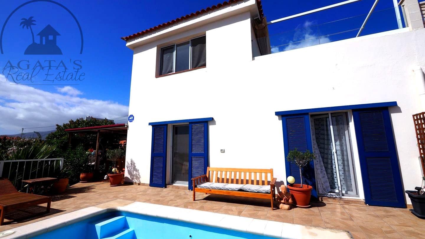 3 bedroom Villa for sale in Candelaria with pool - € 585,000 (Ref: 9658076)