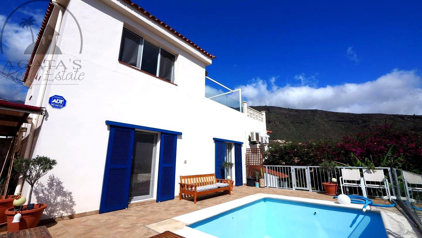 3 bedroom Villa for sale in Candelaria with pool - € 585,000 (Ref: 9658076)