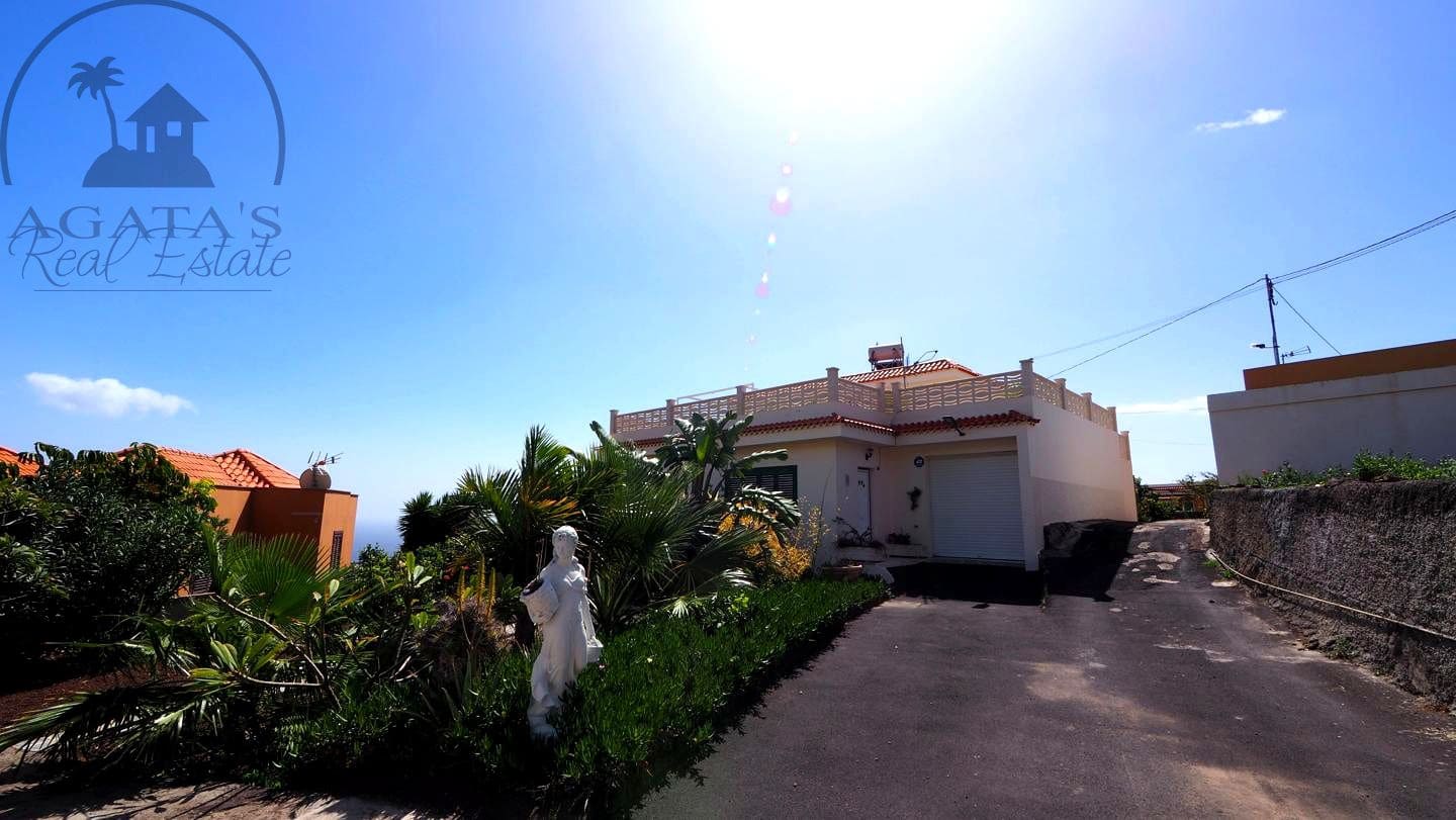 3 bedroom Villa for sale in Candelaria with pool - € 585,000 (Ref: 9658076)