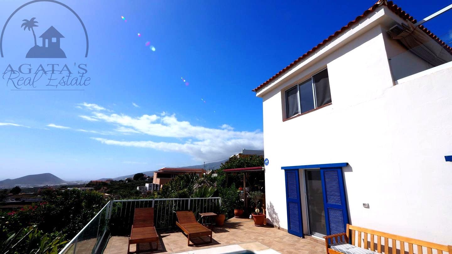 3 bedroom Villa for sale in Candelaria with pool - € 585,000 (Ref: 9658076)