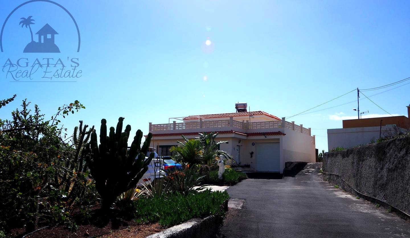 3 bedroom Villa for sale in Candelaria with pool - € 585,000 (Ref: 9658076)