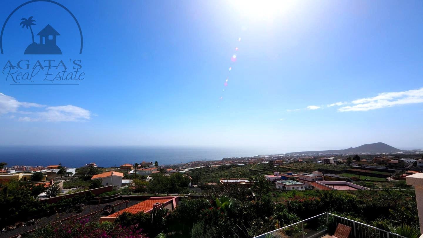 3 bedroom Villa for sale in Candelaria with pool - € 585,000 (Ref: 9658076)