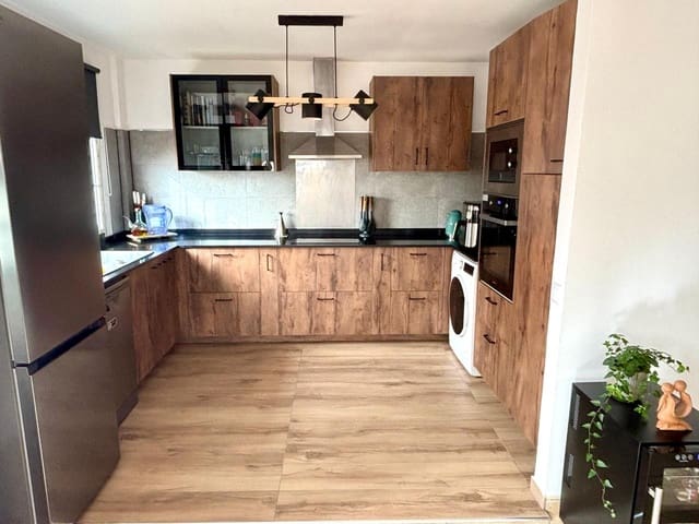 4 slaapkamer Villa te koop in Casco Urbano, Adeje met garage - € 599.000 (Ref: 9746806)