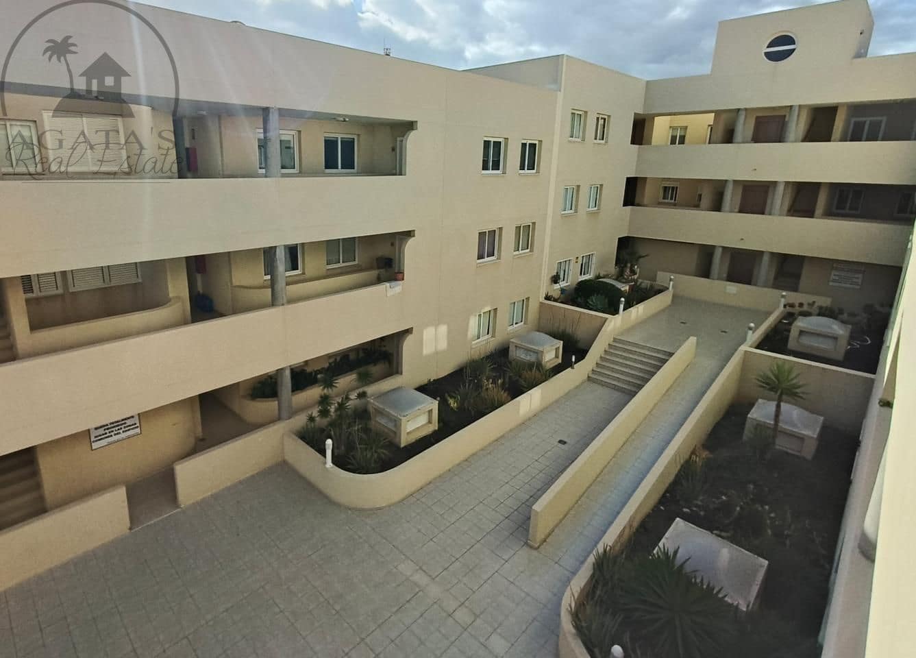 2 bedroom Flat for sale in Los Abrigos with garage - € 273,500 (Ref: 9863972)