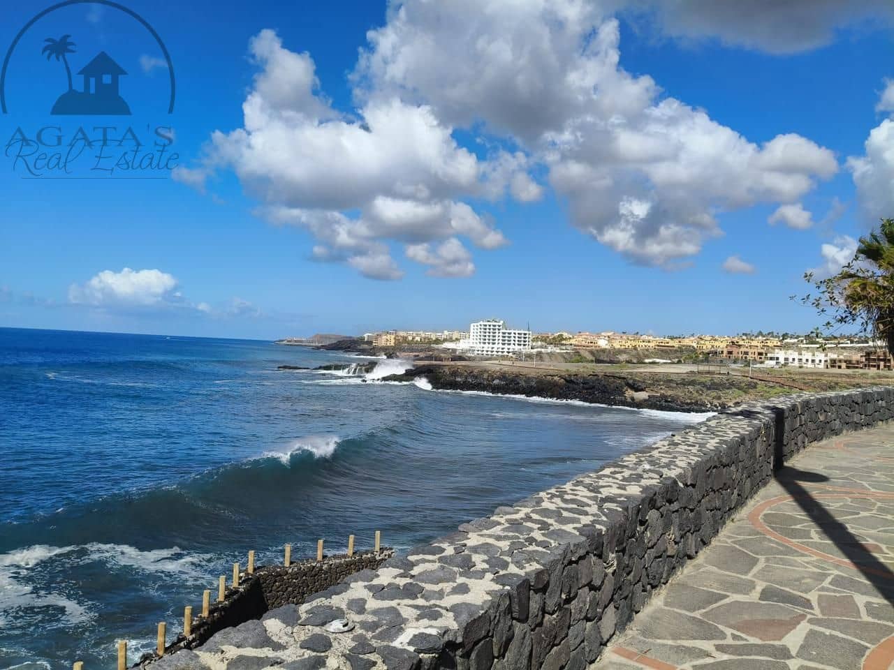 2 bedroom Flat for sale in Los Abrigos with garage - € 273,500 (Ref: 9863972)