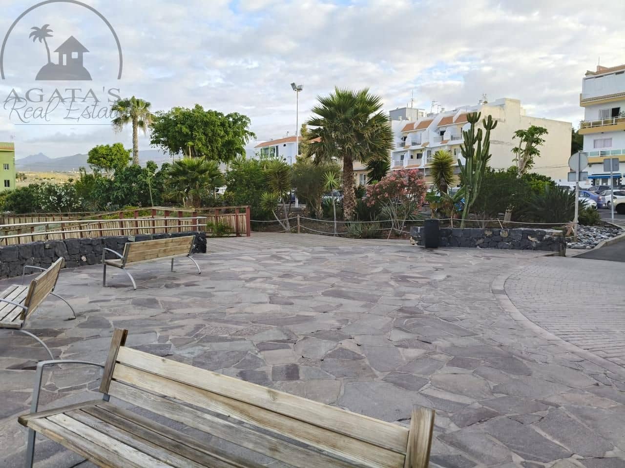 2 bedroom Flat for sale in Los Abrigos with garage - € 273,500 (Ref: 9863972)