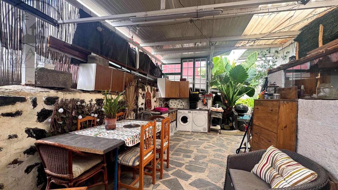 4 chambre Finca/Maison de Campagne à vendre à Icod de los Vinos avec garage - 295 000 € (Ref: 9880459)