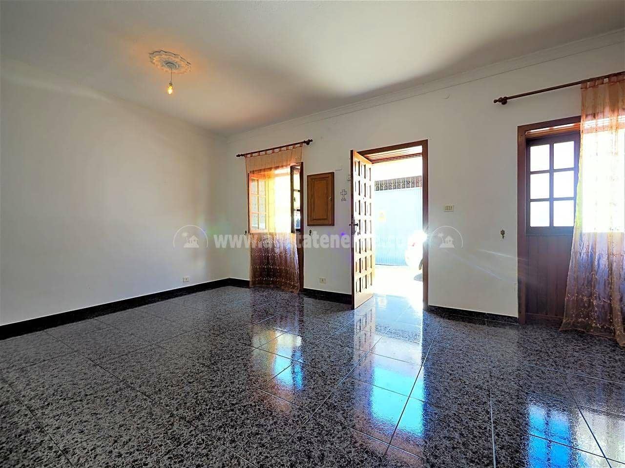 3 bedroom Villa for sale in Icod de los Vinos - € 170,000 (Ref: 9883618)