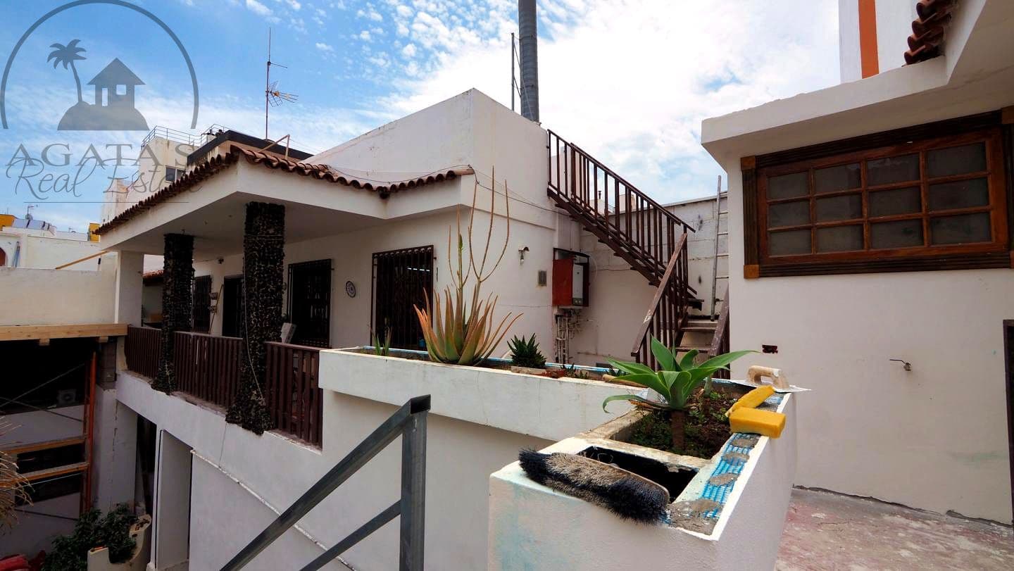 9 bedroom Villa for sale in Puerto de la Cruz with pool - € 1,625,000 (Ref: 9889621)