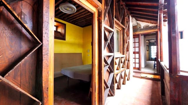 9 bedroom Villa for sale in Puerto de la Cruz with pool - € 1,625,000 (Ref: 9889621)