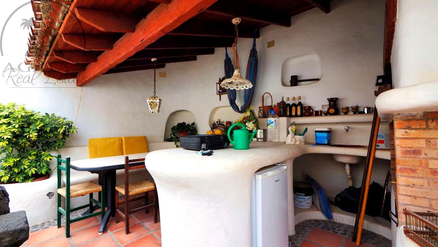 9 bedroom Villa for sale in Puerto de la Cruz with pool - € 1,625,000 (Ref: 9889621)
