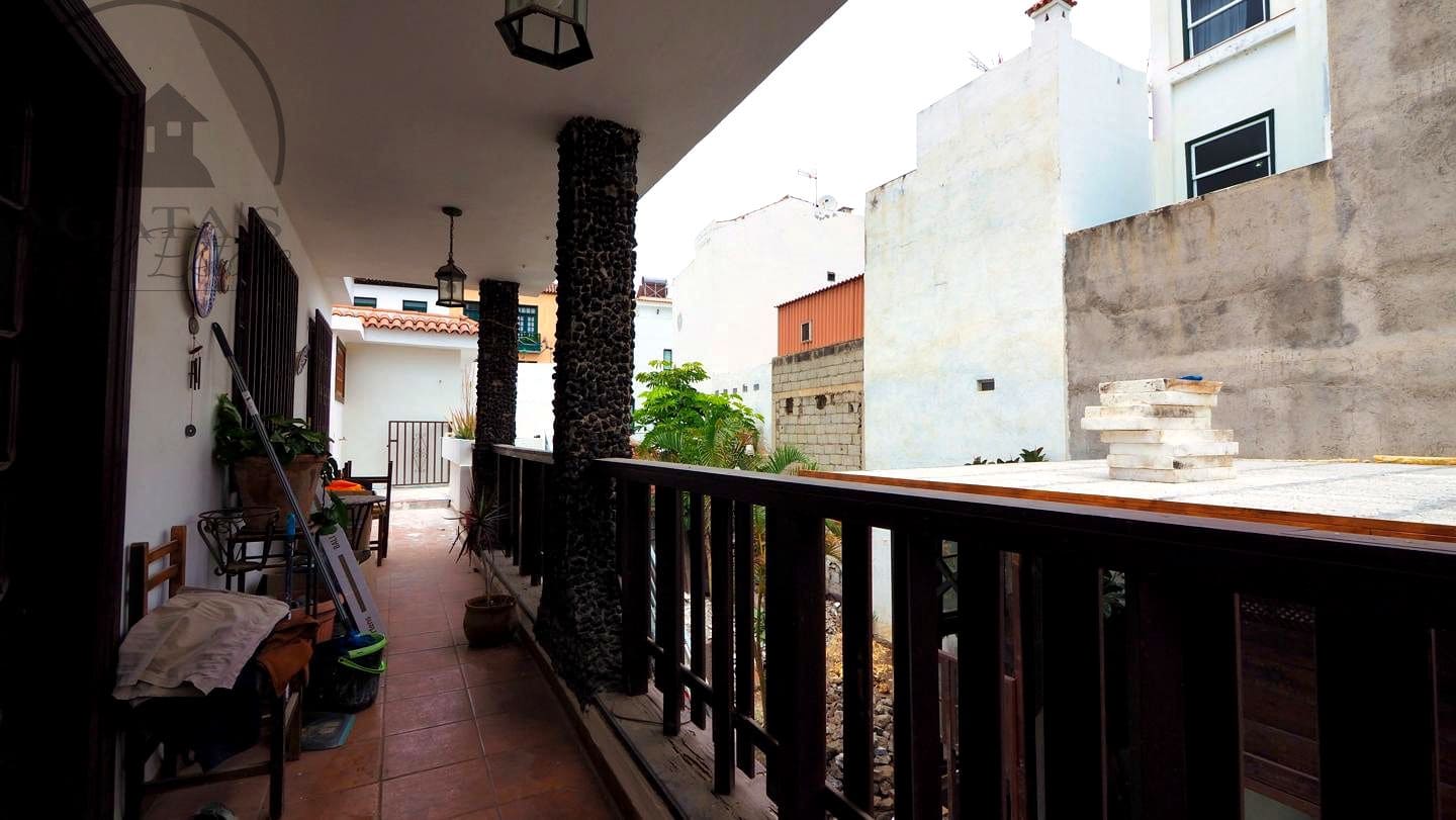 9 bedroom Villa for sale in Puerto de la Cruz with pool - € 1,625,000 (Ref: 9889621)