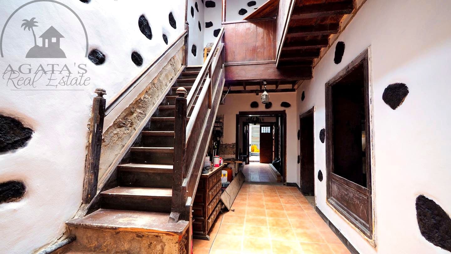 9 bedroom Villa for sale in Puerto de la Cruz with pool - € 1,625,000 (Ref: 9889621)