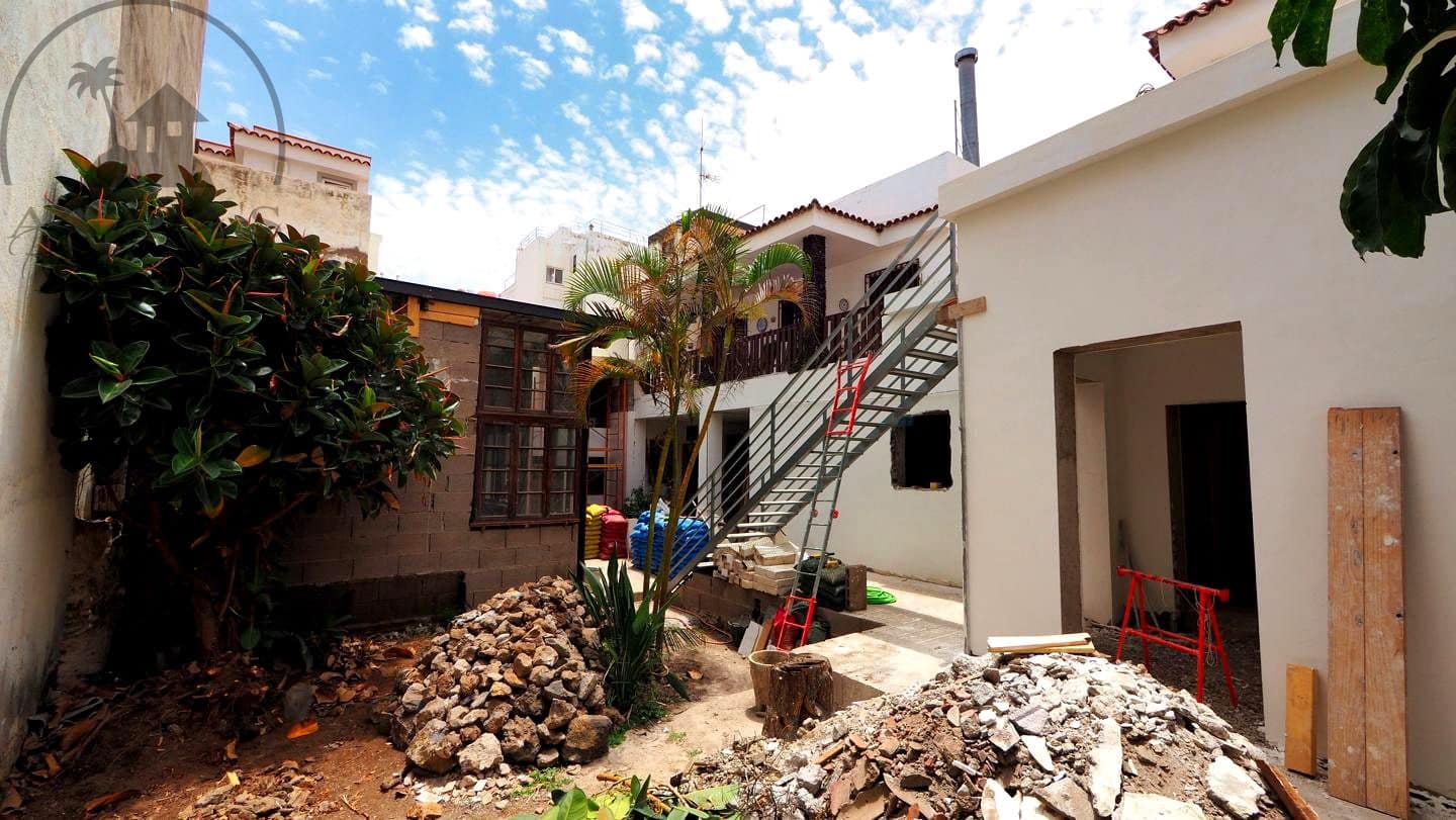 9 bedroom Villa for sale in Puerto de la Cruz with pool - € 1,625,000 (Ref: 9889621)