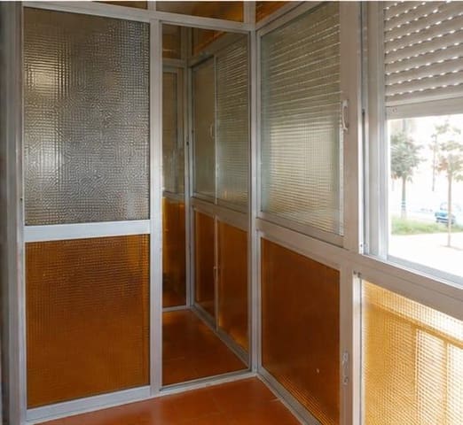 3 sovrum Lägenhet till salu i San Andres, Málaga stad - 250 000 € (Ref: 10147940)