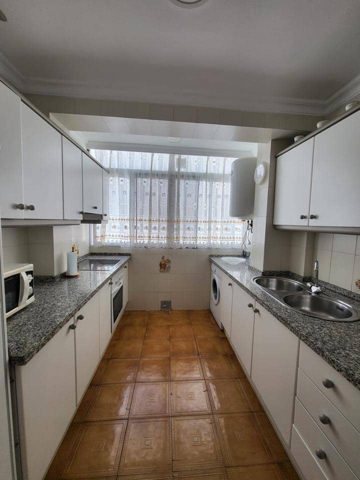 3 bedroom Flat for rent in Malaga city - € 1,300 (Ref: 10153249)