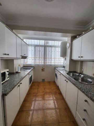 3 bedroom Flat for rent in Las Delicias, Málaga city - € 1,300 (Ref: 10153249)