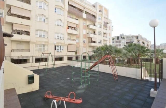 4 soveværelse Lejlighed til salg i Hacienda Capitan, Málaga by med swimmingpool garage - € 488.000 (Ref: 10160632)