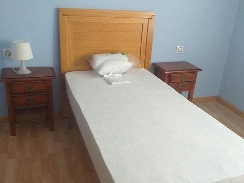 Appartement de 4 chambres à louer à Malaga ville - 1 100 € (Ref: 10162191)