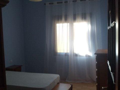 Appartement de 4 chambres à louer à Malaga ville - 1 100 € (Ref: 10162191)