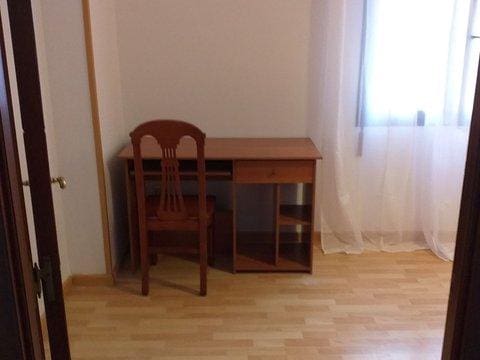 Appartement de 4 chambres à louer à Malaga ville - 1 100 € (Ref: 10162191)