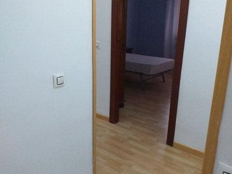 Appartement de 4 chambres à louer à Malaga ville - 1 100 € (Ref: 10162191)