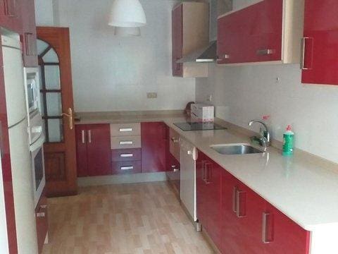 Appartement de 4 chambres à louer à Malaga ville - 1 100 € (Ref: 10162191)