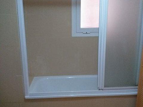 Appartement de 4 chambres à louer à Malaga ville - 1 100 € (Ref: 10162191)