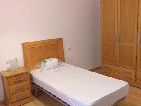 Appartement de 4 chambres à louer à Malaga ville - 1 100 € (Ref: 10162191)