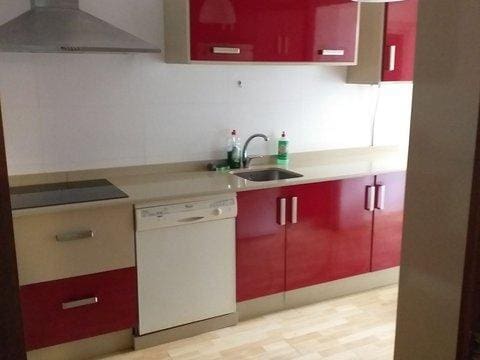 4 slaapkamer Flat te huur in La Roca, Málaga stad - € 1.100 (Ref: 10162191)