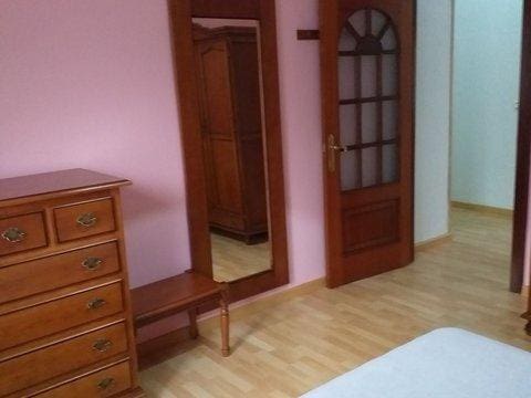 Appartement de 4 chambres à louer à Malaga ville - 1 100 € (Ref: 10162191)