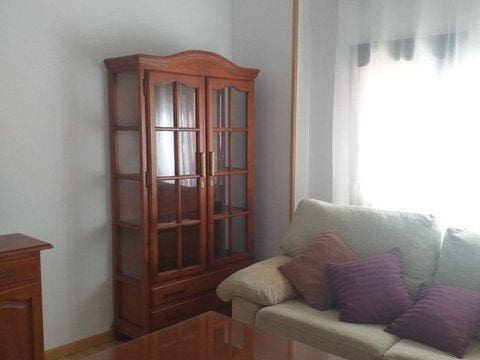 Appartement de 4 chambres à louer à Malaga ville - 1 100 € (Ref: 10162191)