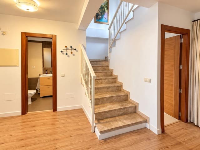 3 soverom Villa til salgs i El Tomillar, Málaga by med svømmebasseng garasje - € 620 000 (Ref: 10169313)