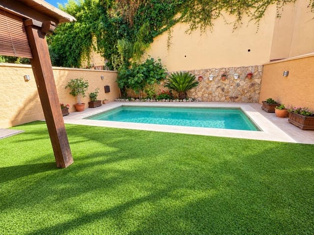 3 soverom Villa til salgs i El Tomillar, Málaga by med svømmebasseng garasje - € 620 000 (Ref: 10169313)