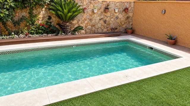 3 soverom Villa til salgs i El Tomillar, Málaga by med svømmebasseng garasje - € 620 000 (Ref: 10169313)